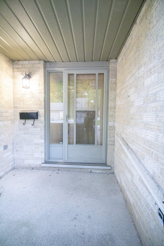 Photo du bâtiment - Masonville 2 Bedroom Condo for Rent in Lon...