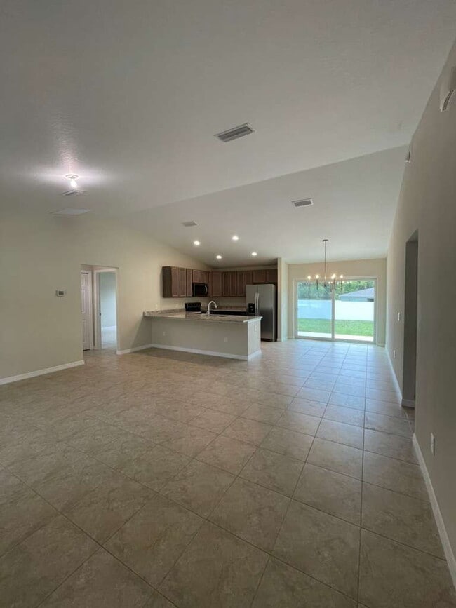Foto del edificio - Beautiful brand-new construction 3-bedroom, 2-bathroom residence in Silver springs Shores!!