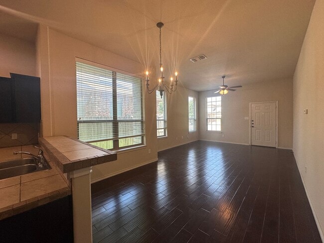Building Photo - Townhome for rent