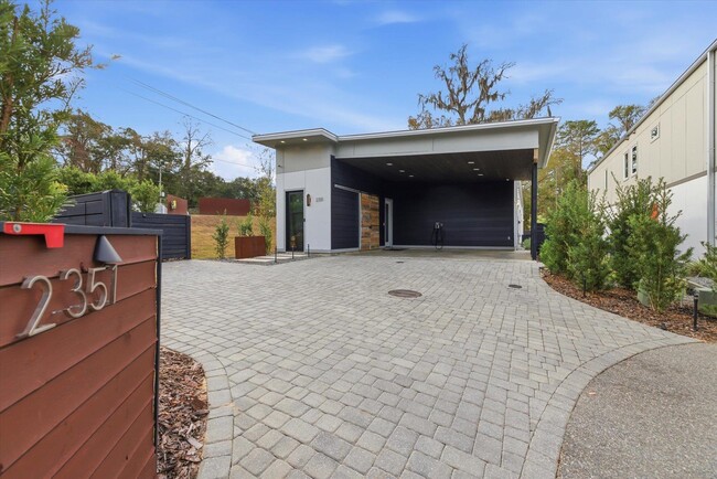 Foto del edificio - 2351 Lake Hall Rd