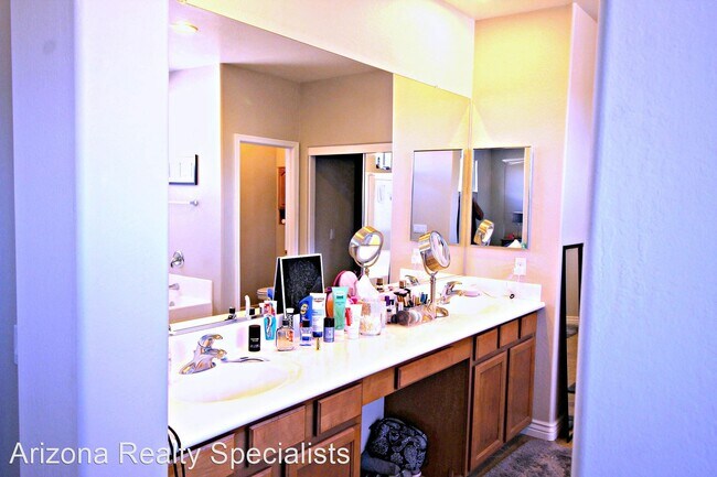 Building Photo - 5 br, 3 bath House - 3532 W Denali Ct