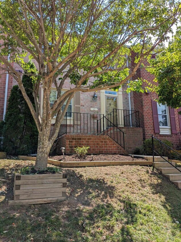 Primary Photo - COMING SOON. Delightful 4BR TH in highly d...