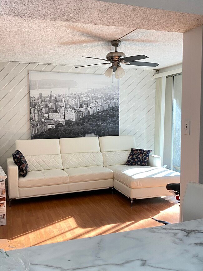 Foto del edificio - 9420 Live Oak Pl