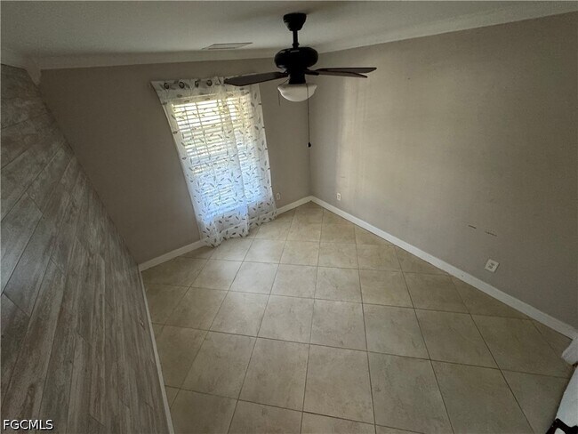 Foto del edificio - 3313 35th St W