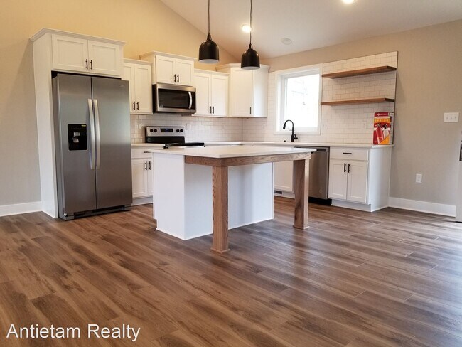 Building Photo - 3 br, 2.5 bath House - 8394 Capri Ct.