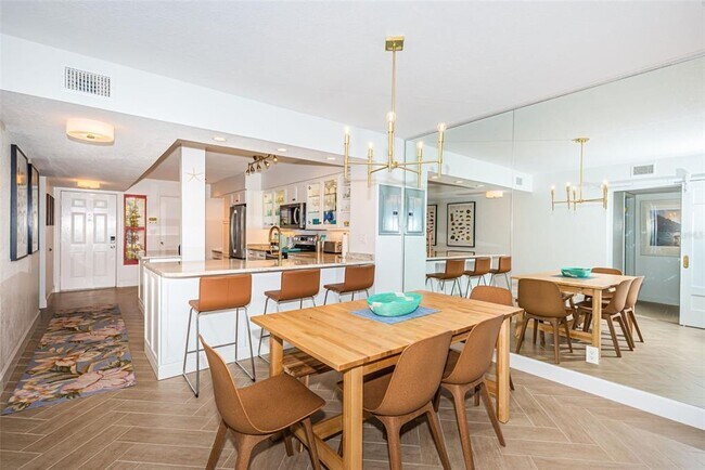Building Photo - 5901 Bahia Del Mar Cir N