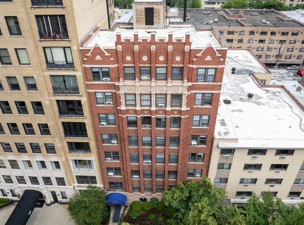 Building Photo - 434 W Wellington Ave