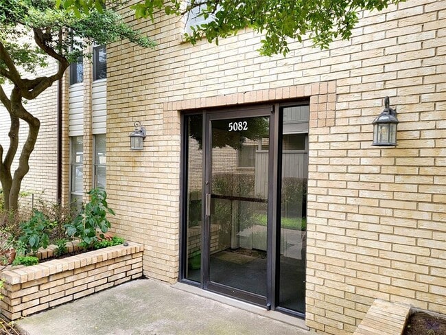 Building Photo - 5082 Matilda St