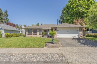 Building Photo - 3120 NE 98th Cir