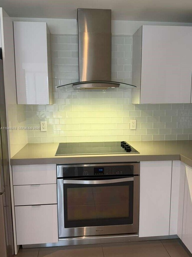 Building Photo - 1600 NE 1st Ave