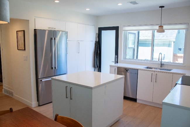 Building Photo - 55 Benthaven Pl