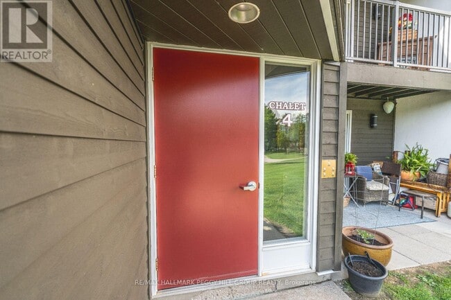 Building Photo - 1102-1102 Horseshoe Valley Rd W