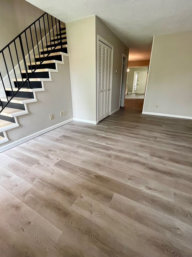 Building Photo - Knoxville 37919 - 2 bed 1.5 condo - call H...
