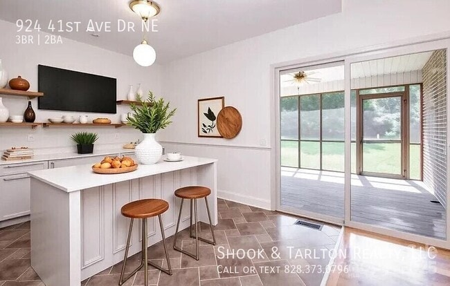 Foto del edificio - 924 41st Ave Dr NE