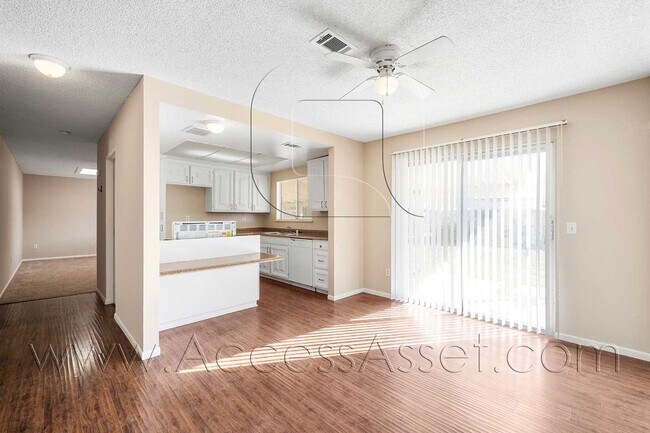 Foto del edificio - Charming 3 Bed/2 Bath Single-Story Home In...