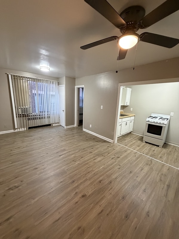 Foto del edificio - 2076 Elm Ave