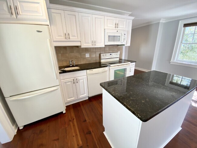 Building Photo - Above-Garage Apartment for Rent in Old Tow...