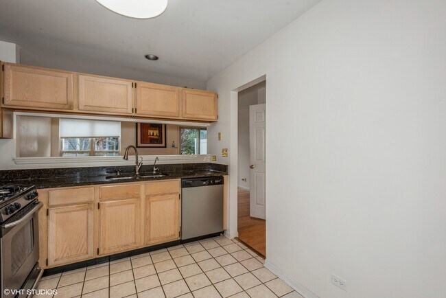 Building Photo - 1129 Bristol Ct