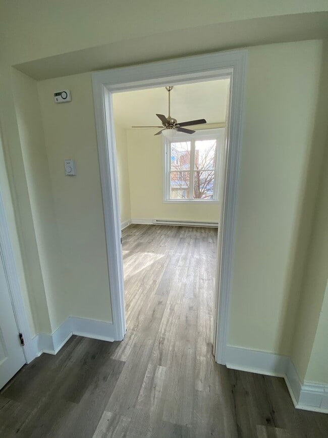 Foto del edificio - Updated 1 Bedroom Apartment now available!