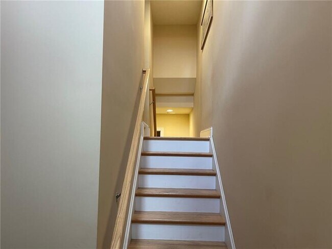 Building Photo - 698 Arbor Ct
