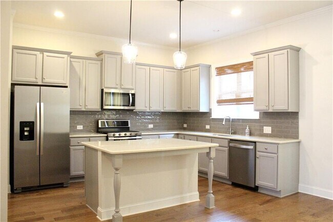 Foto del edificio - 613 Harrington Hills