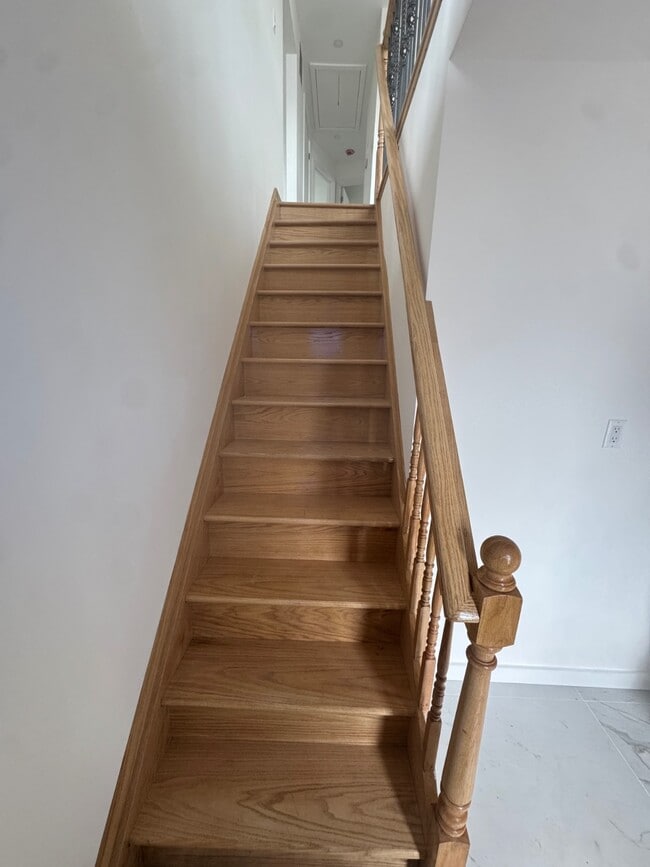 Building Photo - 47 Carpenter Ave