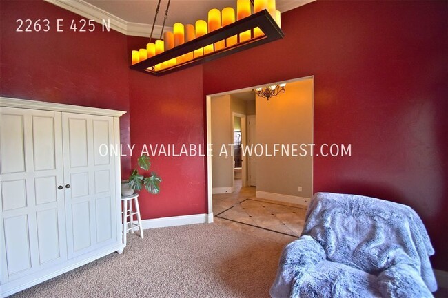 Building Photo - Luxurious 5 Bed Layton Home! No Deposit Op...