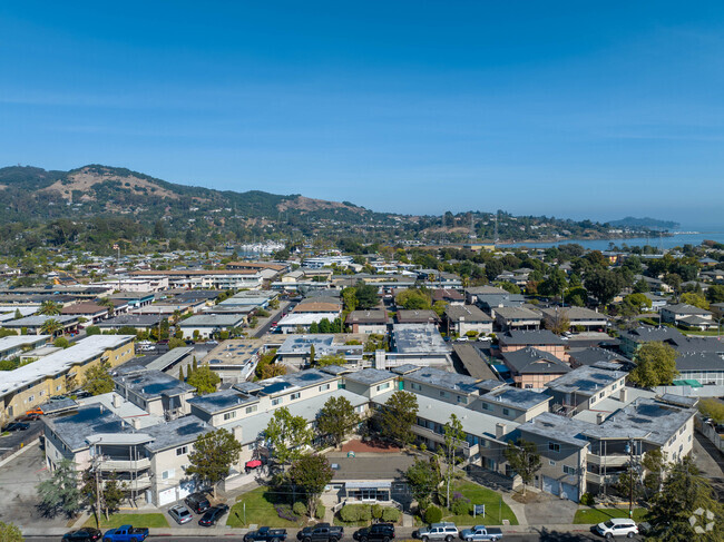 Foto aérea - Sommerhill Townhouses