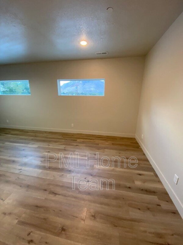 Foto del edificio - 2874 Kiesel Ave