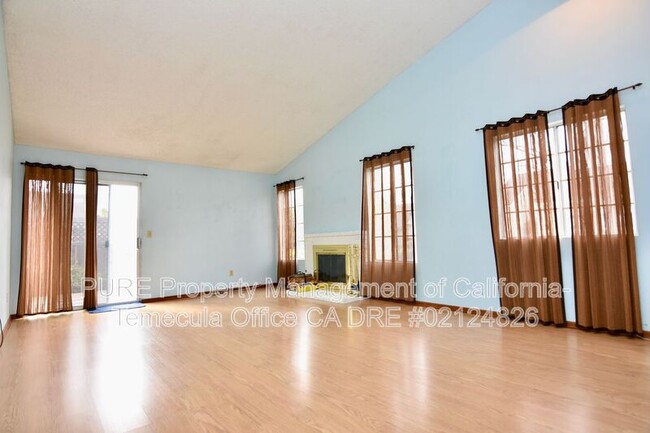 Building Photo - 488 Bancroft Glen