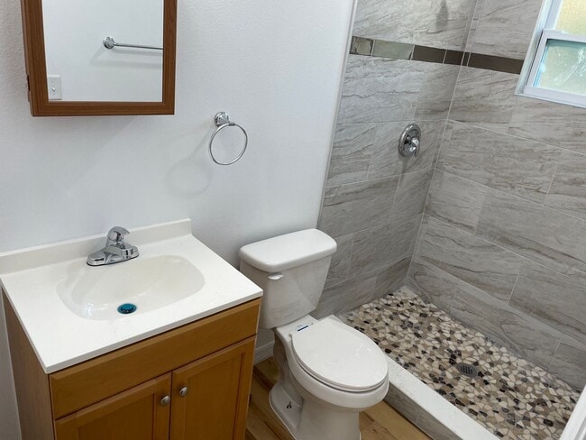 Foto del edificio - 1018 6th St W