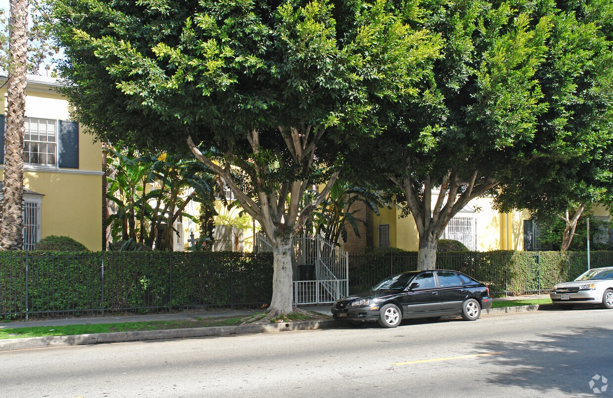 Building Photo - 724 Irolo St