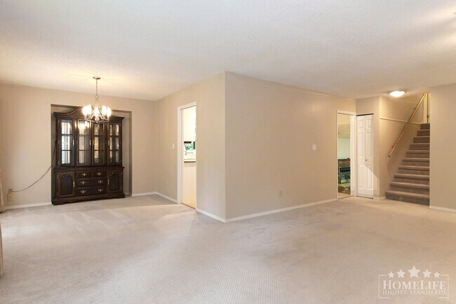 Building Photo - 3 Bed, 3 Bath Home for Rent in South Surrey!
