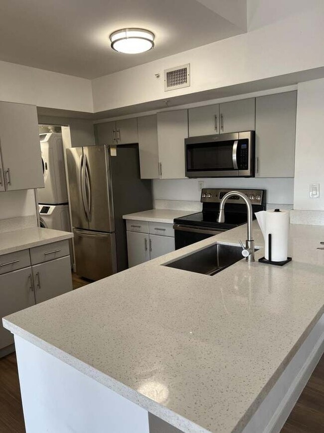 Building Photo - 2640 S University Dr