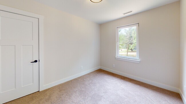 Building Photo - 1531 4th St Dr NE