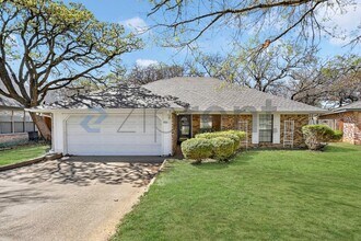 Building Photo - 6100 Paradise Dr