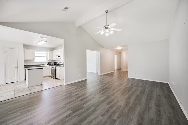 Foto del edificio - 7114 Sunrise Hill Ln