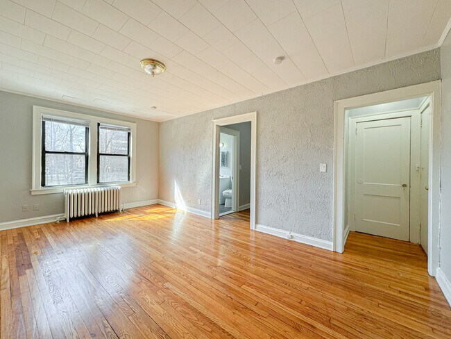 Building Photo - 199 Sigourney St