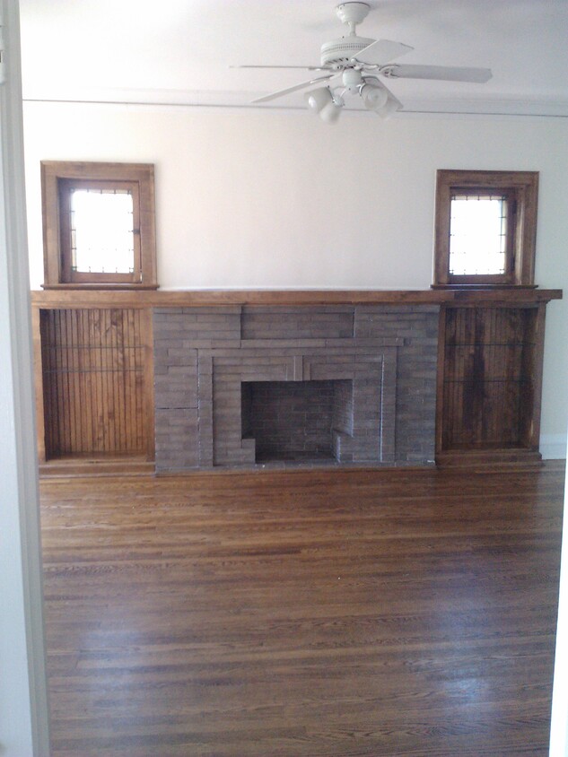 Living Room - 1218 W Columbia Ave