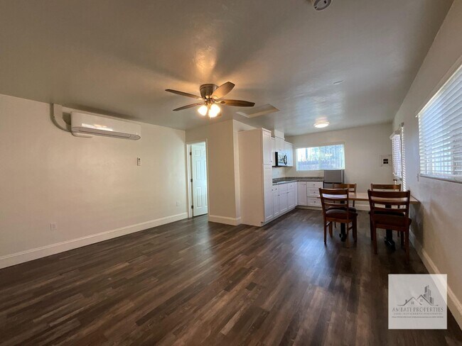 Foto del edificio - 3074 E Terrace Ave