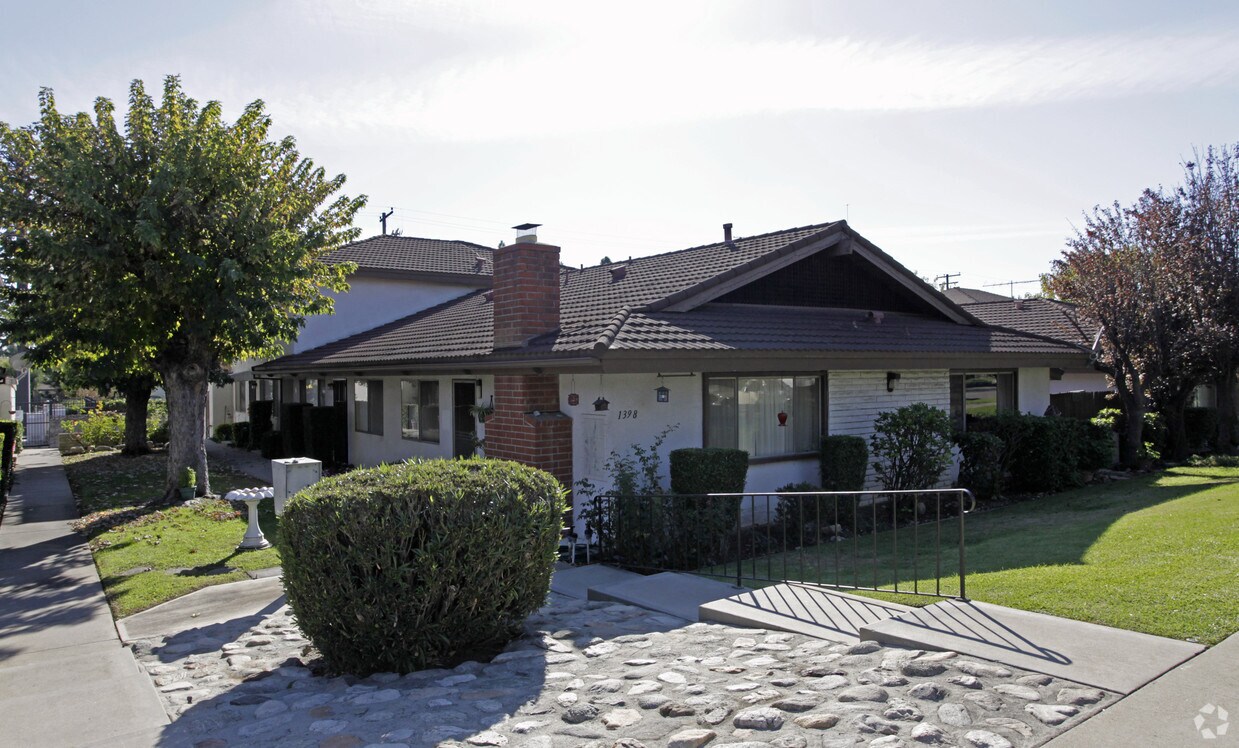 Foto principal - 1398 Springfield St