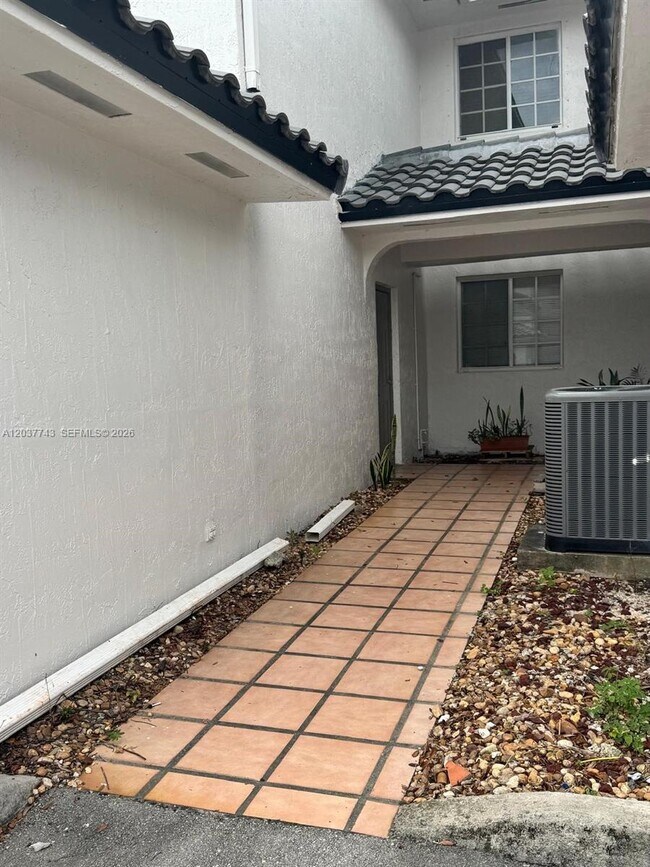 Foto del edificio - 7502 NW 175th St