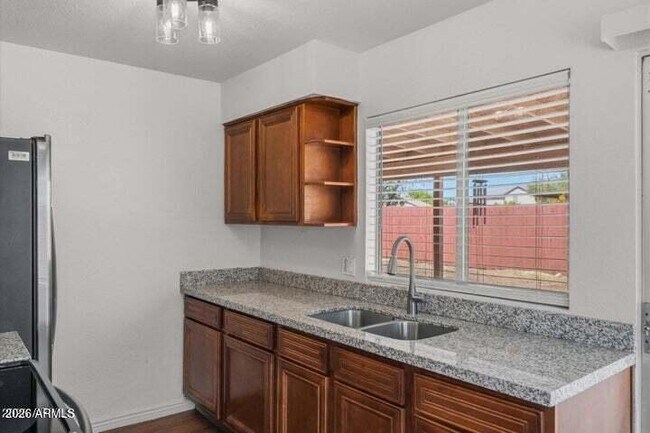 Foto del edificio - 5656 W Alice Ave