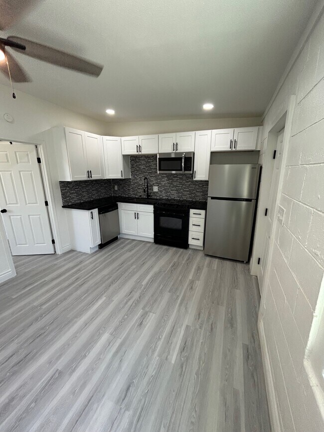 Foto del edificio - 210 W Monroe Ave