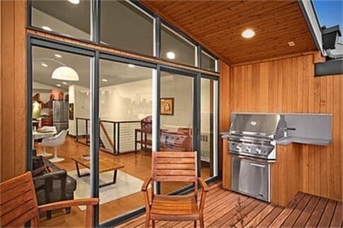 Building Photo - Stunning 2 Bed, 2 Bath Townhouse with Breathtaking Views! Steps away vibrant shops, restaurants, ...