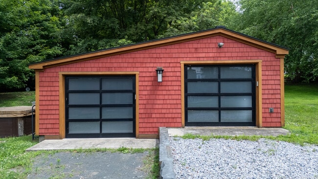 Building Photo - 114 Lakeside Dr