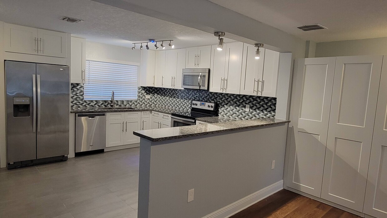Foto principal - 715 Palm Dr