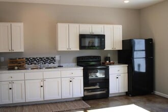 Building Photo - 215 Cane Creek Ln