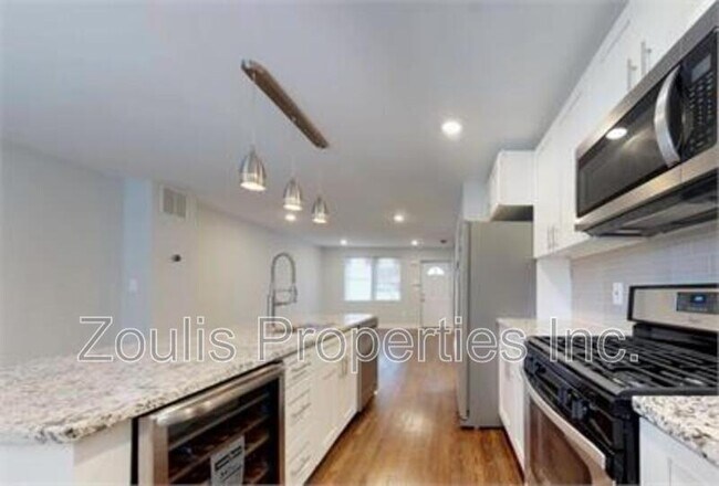 Building Photo - 630 Tolna Street