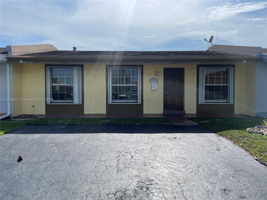Foto principal - 12979 SW 19th Terrace